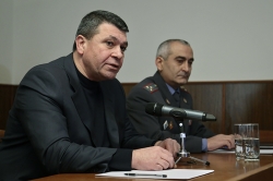 Начальник полиции провел рабочее совещание в Араратском областном управлении и встретился с администрацией Араратской области Начальник полиции провел рабочее совещание в Араратском областном управлении и встретился с администрацией Араратской области