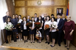 Ոստիկանին նվիրված շարադրության մրցույթի հաղթողների պարգևատրման արարողություն ՀՀ ոստիկանությունում Ոստիկանին նվիրված շարադրության մրցույթի հաղթողների պարգևատրման արարողություն ՀՀ ոստիկանությունում