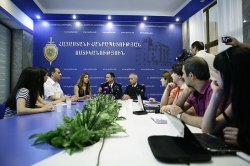 Մամուլի ասուլիս ՀՀ ոստիկանությունում. Ֆրանսիացի ոստիկանները դրական ու արդյունավետ գնահատեցին Հայաստանի ճանապարհներին ու բնակավայրերում տեսադիտարկման և արագաչափ սարքերի գործարկումը Մամուլի ասուլիս ՀՀ ոստիկանությունում. Ֆրանսիացի ոստիկանները դրական ու արդյունավետ գնահատեցին Հայաստանի ճանապարհներին ու բնակավայրերում տեսադիտարկման և արագաչափ սարքերի գործարկումը