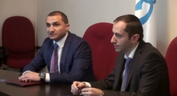 Հայաստանի «Դինամո» մարզական հասարակական կազմակերպության և «Արարատբանկ» բաց բաժնետիրական ընկերության միջև ստորագրվեց համատեղ գործունեության հուշագիր (ՏԵՍԱՆՅՈՒԹ) Հայաստանի «Դինամո» մարզական հասարակական կազմակերպության և «Արարատբանկ» բաց բաժնետիրական ընկերության միջև ստորագրվեց համատեղ գործունեության հուշագիր (ՏԵՍԱՆՅՈՒԹ)