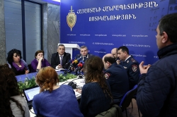 Լրագրողներին ներկայացվեց 2014 թ. ընթացքում ճանապարհային ոստիկանության կողմից կատարված աշխատանքը Լրագրողներին ներկայացվեց 2014 թ. ընթացքում ճանապարհային ոստիկանության կողմից կատարված աշխատանքը