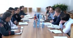Հանդիպում ՀՀ ոստիկանությունում. քննարկվեցին քաղաքացիների իրավունքներն ու արժանապատվությունը պաշտպանելու ուղղությամբ տարվող աշխատանքներին առնչվող հարցեր (ՏԵՍԱՆՅՈՒԹ) Հանդիպում ՀՀ ոստիկանությունում. քննարկվեցին քաղաքացիների իրավունքներն ու արժանապատվությունը պաշտպանելու ուղղությամբ տարվող աշխատանքներին առնչվող հարցեր (ՏԵՍԱՆՅՈՒԹ)
