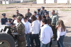 Հանրապետական թիվ 1 հատուկ կրթահամալիրի սաները՝ ՀՀ ՊՆ N զորամասում (ԼՈՒՍԱՆԿԱՐՆԵՐ) Հանրապետական թիվ 1 հատուկ կրթահամալիրի սաները՝ ՀՀ ՊՆ N զորամասում (ԼՈՒՍԱՆԿԱՐՆԵՐ)
