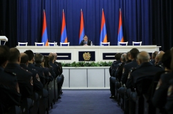 Ոստիկանության պետը խորհրդակցություն է անցկացրել կենտրոնական վարչակազմի հետ (ՏԵՍԱՆՅՈՒԹ, ԼՈՒՍԱՆԿԱՐՆԵՐ) Ոստիկանության պետը խորհրդակցություն է անցկացրել կենտրոնական վարչակազմի հետ (ՏԵՍԱՆՅՈՒԹ, ԼՈՒՍԱՆԿԱՐՆԵՐ)