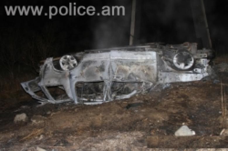 The automobile flipped over and burned down: a casualty The automobile flipped over and burned down: a casualty