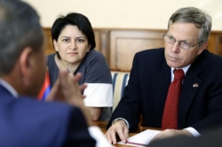 Armenian Police extend a warm welcome to the delegation led by U.S. Ambassador Extraordinary and Plenipotentiary to Armenia John Heffern (VIDEO and PHOTOS)