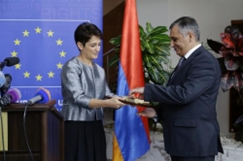 The website of Police of the Republic of Armenia recognized as the best official website in terms of access to information and awarded the gold key  — as a symbol of openness and transparency
