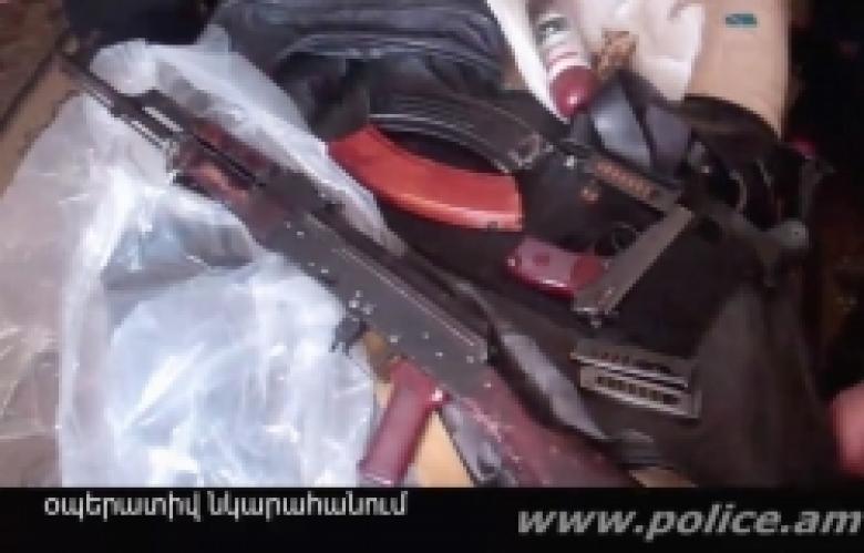 Բնակարանի խուզարկությամբ զենք-զինամթերք է հայտնաբերվել (ՏԵՍԱՆՅՈՒԹ) Բնակարանի խուզարկությամբ զենք-զինամթերք է հայտնաբերվել (ՏԵՍԱՆՅՈՒԹ)