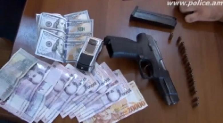 Ոստիկանություն բերման ենթարկվածների մոտ զենք-զինամթերք է հայտնաբերվել (ՏԵՍԱՆՅՈՒԹ)