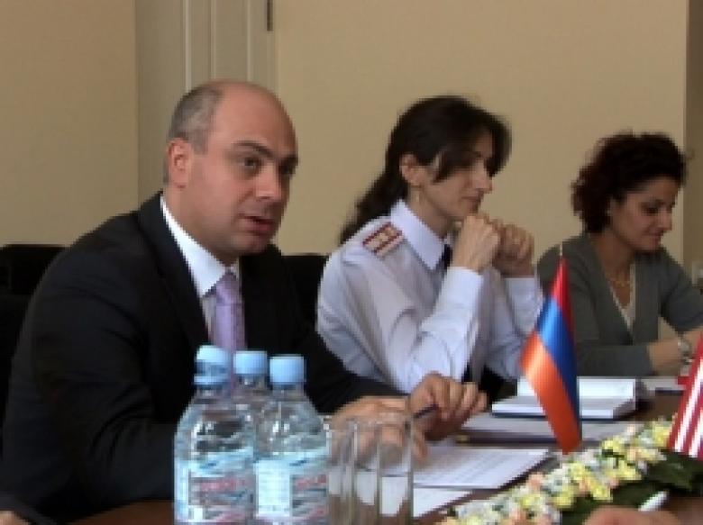 ԱՄՆ պետքարտուղարության թմրամիջոցների դեմ պայքարի և իրավապահ մարմինների հետ համագործակցության բյուրոյի վաշինգտոնյան գրասենյակի փորձագետների պատվիրակությունը ՀՀ ոստիկանությունում ԱՄՆ պետքարտուղարության թմրամիջոցների դեմ պայքարի և իրավապահ մարմինների հետ համագործակցության բյուրոյի վաշինգտոնյան գրասենյակի փորձագետների պատվիրակությունը ՀՀ ոստիկանությունում