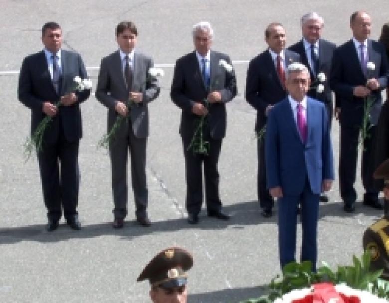 Սարդարապատի խորհուրդը (ՏԵՍԱՆՅՈՒԹ ԵՎ ԼՈՒՍԱՆԿԱՐՆԵՐ) Սարդարապատի խորհուրդը (ՏԵՍԱՆՅՈՒԹ ԵՎ ԼՈՒՍԱՆԿԱՐՆԵՐ)