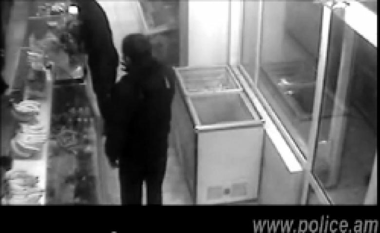 Տեսագրող սարքն արձանագրել է կենդանի ձկների գողությունը (ՏԵՍԱՆՅՈՒԹ) Տեսագրող սարքն արձանագրել է կենդանի ձկների գողությունը (ՏԵՍԱՆՅՈՒԹ)