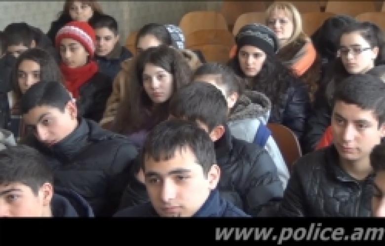 Ռազմահայրենասիրական դասեր դպրոցականներին (ՏԵՍԱՆՅՈՒԹ) Ռազմահայրենասիրական դասեր դպրոցականներին (ՏԵՍԱՆՅՈՒԹ)