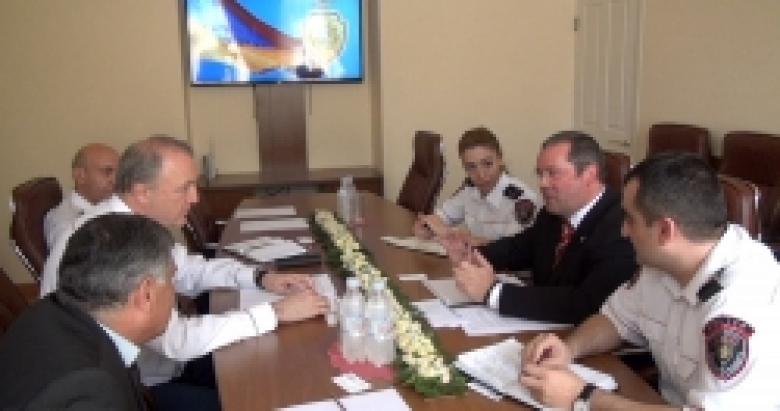 ՀՀ-ում Ավստրալիայի Դաշնային ոստիկանության կապի ավագ սպան ՀՀ ոստիկանությունում (ՏԵՍԱՆՅՈՒԹ) ՀՀ-ում Ավստրալիայի Դաշնային ոստիկանության կապի ավագ սպան ՀՀ ոստիկանությունում (ՏԵՍԱՆՅՈՒԹ)