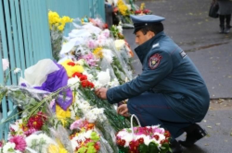 Visit to the Embassy of France in Armenia to pay tribute to the victims of Paris terror attacks (PHOTOS)