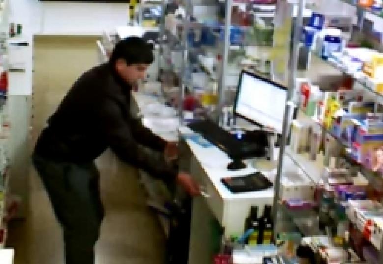 Ճանաչողներին խնդրում ենք արձագանքել: Դեղատան տեսաձայնագրող սարքն արձանագրել է գողություն կատարողի դեմքը (ՏԵՍԱՆՅՈՒԹ) Ճանաչողներին խնդրում ենք արձագանքել: Դեղատան տեսաձայնագրող սարքն արձանագրել է գողություն կատարողի դեմքը (ՏԵՍԱՆՅՈՒԹ)