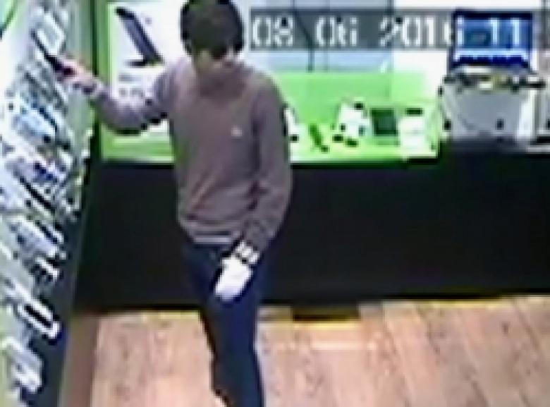 Տեսագրող սարքն արձանագրել է բջջայինի գողությունը (ՏԵՍԱՆՅՈՒԹ) Տեսագրող սարքն արձանագրել է բջջայինի գողությունը (ՏԵՍԱՆՅՈՒԹ)