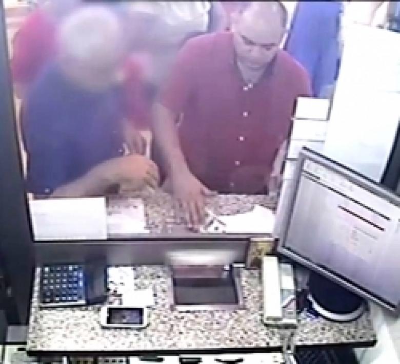 Բջջայինի գողը՝ տեսանկարահանող սարքի «թիրախում» (ՏԵՍԱՆՅՈՒԹ) Բջջայինի գողը՝ տեսանկարահանող սարքի «թիրախում» (ՏԵՍԱՆՅՈՒԹ)