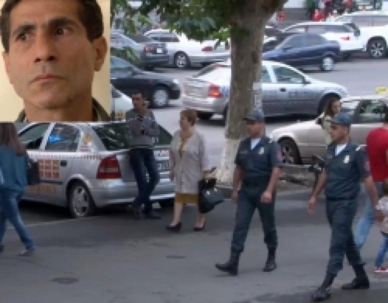 Ոստիկանները հետապնդեցին և բռնեցին կնոջը կողոպտած ու փախուստի դիմած տղամարդուն (ՏԵՍԱՆՅՈՒԹ) Ոստիկանները հետապնդեցին և բռնեցին կնոջը կողոպտած ու փախուստի դիմած տղամարդուն (ՏԵՍԱՆՅՈՒԹ)