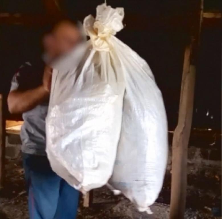 Ոստիկանության ծառայողների ծավալուն աշխատանքի արդյունքում չեզոքացվեց անօրինական թմրաշրջանառության ևս մի շղթա (ՏԵՍԱՆՅՈՒԹ) Ոստիկանության ծառայողների ծավալուն աշխատանքի արդյունքում չեզոքացվեց անօրինական թմրաշրջանառության ևս մի շղթա (ՏԵՍԱՆՅՈՒԹ)