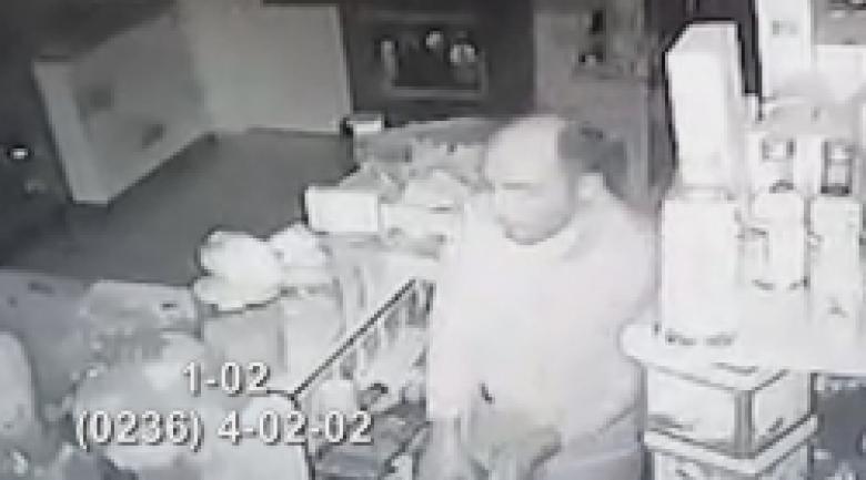 ԱՐՁԱԳԱՆՔԵՔ, ՃԱՆԱՉՈՂՆԵՐ. տեսախցիկը ֆիքսել է Արարատի մարզի Նիզամի գյուղում մթերային խանութից գողություն կատարողին (ՏԵՍԱՆՅՈՒԹ) ԱՐՁԱԳԱՆՔԵՔ, ՃԱՆԱՉՈՂՆԵՐ. տեսախցիկը ֆիքսել է Արարատի մարզի Նիզամի գյուղում մթերային խանութից գողություն կատարողին (ՏԵՍԱՆՅՈՒԹ)