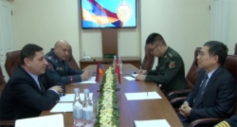 ՀՀ-ում Չինաստանի Ժողովրդական Հանրապետության արտակարգ և լիազոր դեսպանի գլխավորած պատվիրակությունը՝ ՀՀ ոստիկանությունում (ՏԵՍԱՆՅՈՒԹ) ՀՀ-ում Չինաստանի Ժողովրդական Հանրապետության արտակարգ և լիազոր դեսպանի գլխավորած պատվիրակությունը՝ ՀՀ ոստիկանությունում (ՏԵՍԱՆՅՈՒԹ)