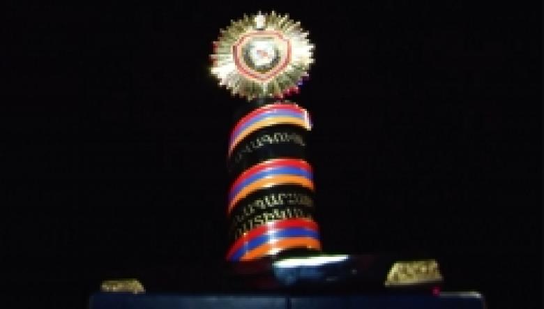 2017 թվականի լավագույն ճանապարհային ոստիկան է ճանաչվել ոստիկանության կապիտան Արմեն Գրիգորյանը (ՏԵՍԱՆՅՈՒԹ) 2017 թվականի լավագույն ճանապարհային ոստիկան է ճանաչվել ոստիկանության կապիտան Արմեն Գրիգորյանը (ՏԵՍԱՆՅՈՒԹ)