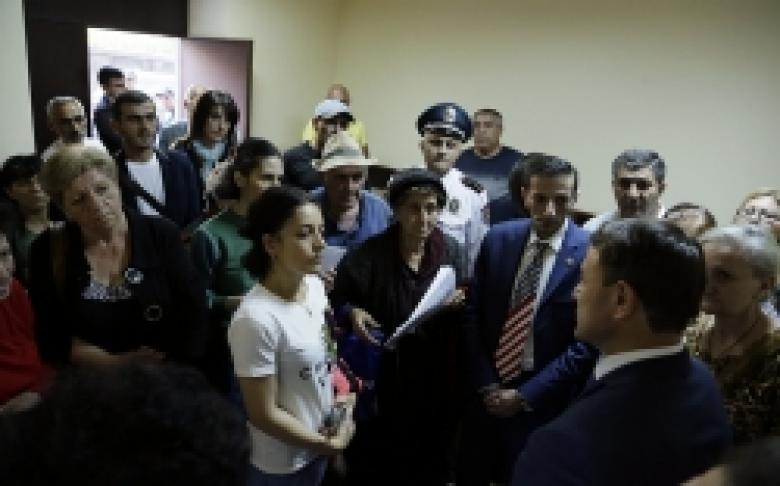 Начальник Полиции провел личный прием граждан /ФОТОРЯД/ Начальник Полиции провел личный прием граждан /ФОТОРЯД/