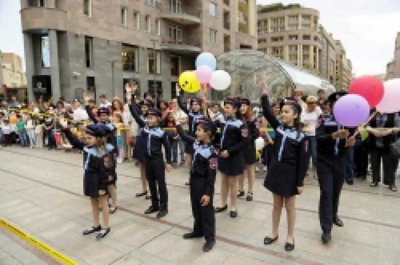 Հունիսի 1. Ոստիկանության անակնկալը երեխաներին Հյուսիսային պողոտայում /ԼՈՒՍԱՆԿԱՐՆԵՐ/ Հունիսի 1. Ոստիկանության անակնկալը երեխաներին Հյուսիսային պողոտայում /ԼՈՒՍԱՆԿԱՐՆԵՐ/