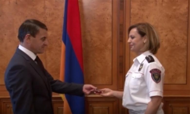 Վալերիյ Օսիպյանը սպայական կոչումներ ու պարգևներ է շնորհել (ՏԵՍԱՆՅՈՒԹ) Վալերիյ Օսիպյանը սպայական կոչումներ ու պարգևներ է շնորհել (ՏԵՍԱՆՅՈՒԹ)