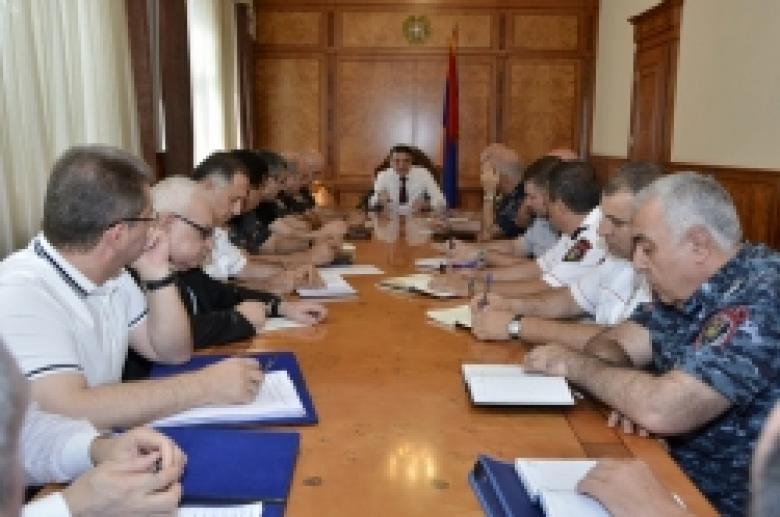 Խորհրդակցություն ոստիկանությունում (ՏԵՍԱՆՅՈՒԹ, ԼՈՒՍԱՆԿԱՐՆԵՐ) Խորհրդակցություն ոստիկանությունում (ՏԵՍԱՆՅՈՒԹ, ԼՈՒՍԱՆԿԱՐՆԵՐ)