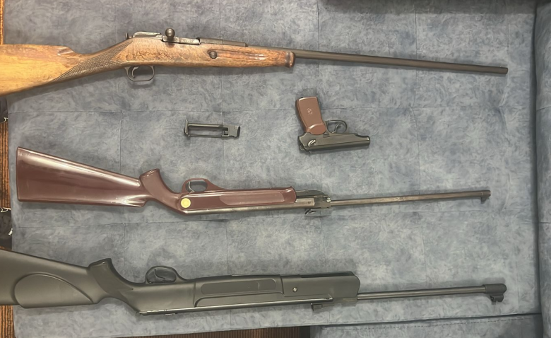 Ստուգման ընթացքում հայտնաբերվել են նաև ապօրինի պահվող զենքեր Ստուգման ընթացքում հայտնաբերվել են նաև ապօրինի պահվող զենքեր