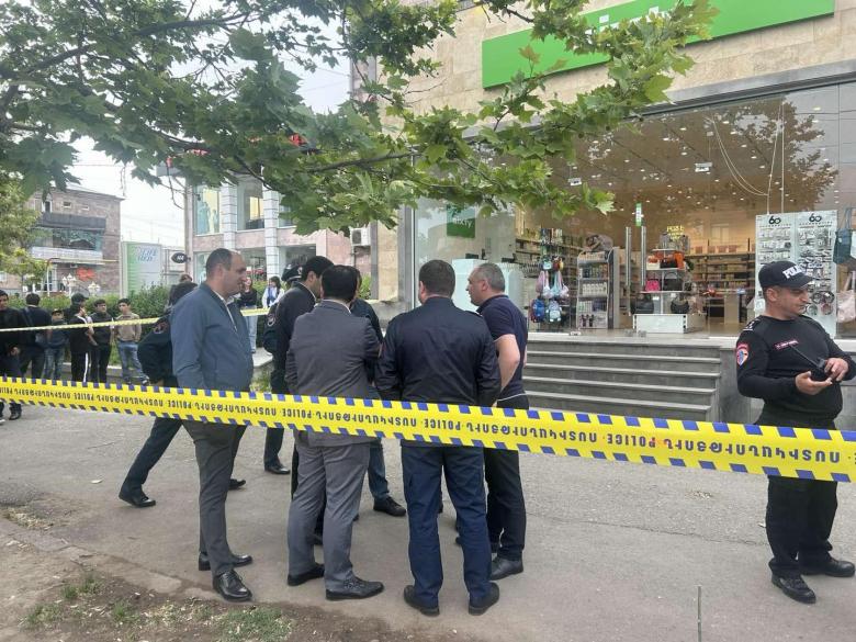 Նռնակով բանկ ներխուժած անձը ձերբակալվել է Նռնակով բանկ ներխուժած անձը ձերբակալվել է