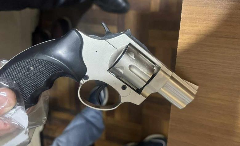 Երիտասարդի մոտ թմբուկավոր ատրճանակ է հայտնաբերվել Երիտասարդի մոտ թմբուկավոր ատրճանակ է հայտնաբերվել