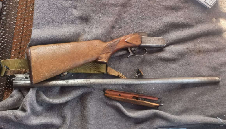 Ստուգայցի ժամանակ ննջասենյակում ապօրինի հրազեն է հայտնաբերվել Ստուգայցի ժամանակ ննջասենյակում ապօրինի հրազեն է հայտնաբերվել