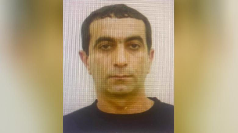 Սպանություն և սպանության փորձ կատարելու կասկածանքով որոնվում է Արմավիրի մարզի Նալբանդյան գյուղի 41-ամյա բնակիչ Մանուկ Մարգարյանը Սպանություն և սպանության փորձ կատարելու կասկածանքով որոնվում է Արմավիրի մարզի Նալբանդյան գյուղի 41-ամյա բնակիչ Մանուկ Մարգարյանը