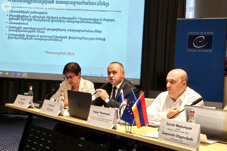 Ոստիկաններն ու քննիչները կատարելագործում են գիտելիքներն ու հմտությունները ընտանեկան բռնության դեմ պայքարի ոլորտում Ոստիկաններն ու քննիչները կատարելագործում են գիտելիքներն ու հմտությունները ընտանեկան բռնության դեմ պայքարի ոլորտում