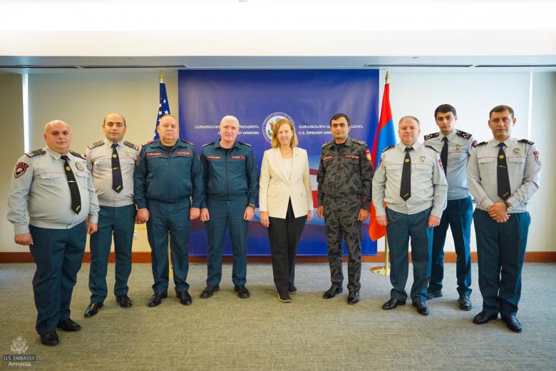 ԱՄՆ դեսպանը ՆԳՆ ոստիկանության ծառայողներին պարգևատրել է շնորհակալագրերով ԱՄՆ դեսպանը ՆԳՆ ոստիկանության ծառայողներին պարգևատրել է շնորհակալագրերով