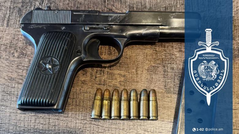 Ատրճանակն ու փամփուշտները թողել էր տաղավարում և զանգել ոստիկանություն Ատրճանակն ու փամփուշտները թողել էր տաղավարում և զանգել ոստիկանություն