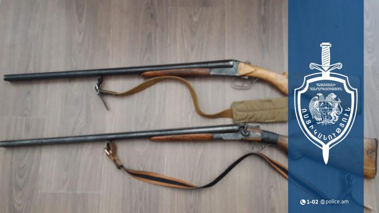 Գլաձորի բնակիչը որսորդական հրացաններ է հանձնել Համայնքային ոստիկանության Սիսիանի բաժին Գլաձորի բնակիչը որսորդական հրացաններ է հանձնել Համայնքային ոստիկանության Սիսիանի բաժին