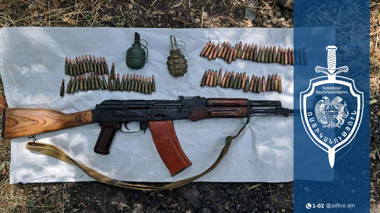 Ահազանգով մեկնած ոստիկանները «Կալաշնիկովի» ինքնաձիգ են հայտնաբերել Ահազանգով մեկնած ոստիկանները «Կալաշնիկովի» ինքնաձիգ են հայտնաբերել