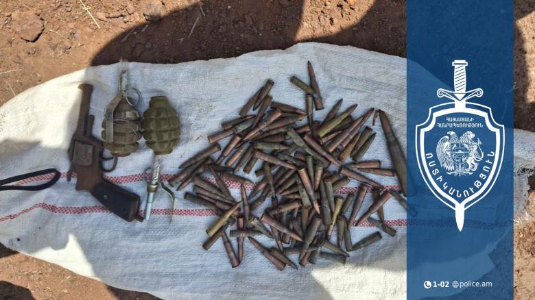 Համայնքային ոստիկաններն ու պարեկները չգործող բենզալցակայանում զենք-զինամթերք են հայտնաբերել Համայնքային ոստիկաններն ու պարեկները չգործող բենզալցակայանում զենք-զինամթերք են հայտնաբերել