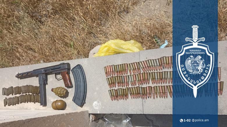 Եղեգնաձորի համայնքային ոստիկանները Երևան-Մեղրի ճանապարհին զենք-զինամթերք են հայտնաբերել Եղեգնաձորի համայնքային ոստիկանները Երևան-Մեղրի ճանապարհին զենք-զինամթերք են հայտնաբերել