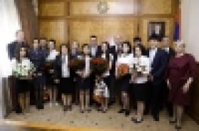 Ոստիկանին նվիրված շարադրության մրցույթի հաղթողների պարգևատրման արարողություն ՀՀ ոստիկանությունում (ՏԵՍԱՆՅՈՒԹ և ԼՈՒՍԱՆԿԱՐՆԵՐ) Ոստիկանին նվիրված շարադրության մրցույթի հաղթողների պարգևատրման արարողություն ՀՀ ոստիկանությունում (ՏԵՍԱՆՅՈՒԹ և ԼՈՒՍԱՆԿԱՐՆԵՐ)