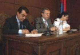 Քննարկվեցին համայնքային ոստիկանության ծառայողների համար կազմակերպված «Բանակցություններ վարելու և հաղորդակցվելու ունակությունները» թեմայով սեմինարների արդյունքները (ՏԵՍԱՆՅՈՒԹ) Քննարկվեցին համայնքային ոստիկանության ծառայողների համար կազմակերպված «Բանակցություններ վարելու և հաղորդակցվելու ունակությունները» թեմայով սեմինարների արդյունքները (ՏԵՍԱՆՅՈՒԹ)
