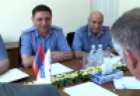 ԵԱՀԿ երևանյան գրասենյակի պատվիրակությունը ՀՀ ոստիկանությունում. քննարկվել են համայնքային ոստիկանության մոդելի ներդրման կարևորությանն առնչվող հարցեր (ՏԵՍԱՆՅՈՒԹ) ԵԱՀԿ երևանյան գրասենյակի պատվիրակությունը ՀՀ ոստիկանությունում. քննարկվել են համայնքային ոստիկանության մոդելի ներդրման կարևորությանն առնչվող հարցեր (ՏԵՍԱՆՅՈՒԹ)