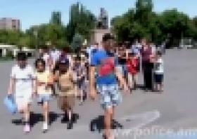 Նուբարաշենի օժանդակ դպրոցի աշակերտները Ազատության հրապարակում  (ՏԵՍԱՆՅՈՒԹ) Նուբարաշենի օժանդակ դպրոցի աշակերտները Ազատության հրապարակում  (ՏԵՍԱՆՅՈՒԹ)