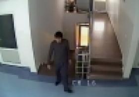 Բանկոմատի և բժշկական կենտրոնի տեսախցիկներն արձանագրել են գողություն կատարողների դեմքերը (ՏԵՍԱՆՅՈՒԹ) Բանկոմատի և բժշկական կենտրոնի տեսախցիկներն արձանագրել են գողություն կատարողների դեմքերը (ՏԵՍԱՆՅՈՒԹ)