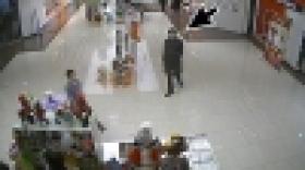 ԱՐՁԱԳԱՆՔԵՔ, ՃԱՆԱՉՈՂՆԵՐ. առևտրի կենտրոնի տեսագրող սարքը ֆիքսել է գողություն կատարողին (ՏԵՍԱՆՅՈՒԹ) ԱՐՁԱԳԱՆՔԵՔ, ՃԱՆԱՉՈՂՆԵՐ. առևտրի կենտրոնի տեսագրող սարքը ֆիքսել է գողություն կատարողին (ՏԵՍԱՆՅՈՒԹ)