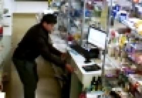 Ճանաչողներին խնդրում ենք արձագանքել: Դեղատան տեսաձայնագրող սարքն արձանագրել է գողություն կատարողի դեմքը (ՏԵՍԱՆՅՈՒԹ) Ճանաչողներին խնդրում ենք արձագանքել: Դեղատան տեսաձայնագրող սարքն արձանագրել է գողություն կատարողի դեմքը (ՏԵՍԱՆՅՈՒԹ)